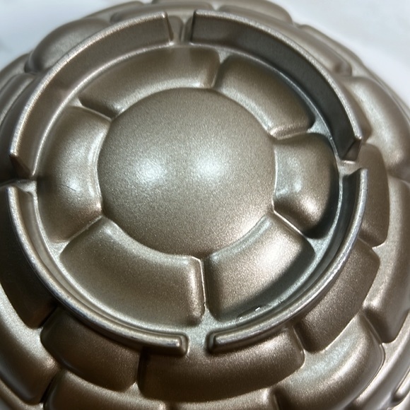 Nordic Ware Igloo Cake Pan - Picture 6 of 8